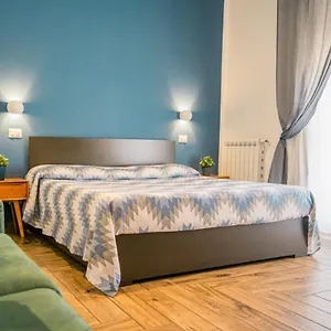 Hub Ferroviario - 12 Posti Letto Per Il Tuo Gruppo A Con Wifi E Netflix , Neapel Italien